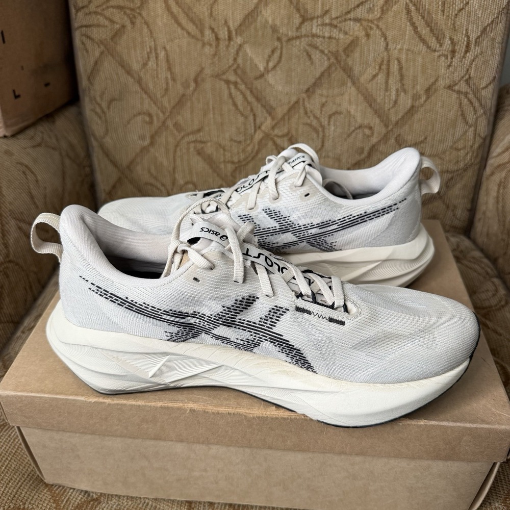 ASICS Novablast 5 Oatmeal Black 1011B794 Men's Size 9 Road Running Shoes Nice! - Picture 3 of 10